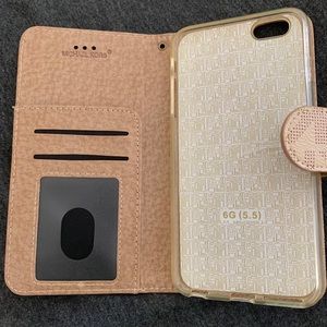 Michael Kors Accessories - Michael Kor’s iPhone 6s Plus Phone/Wallet Cover Michael Kors Accessories - Michael Kor’s iPhone 6s Plus Phone/Wallet Cover